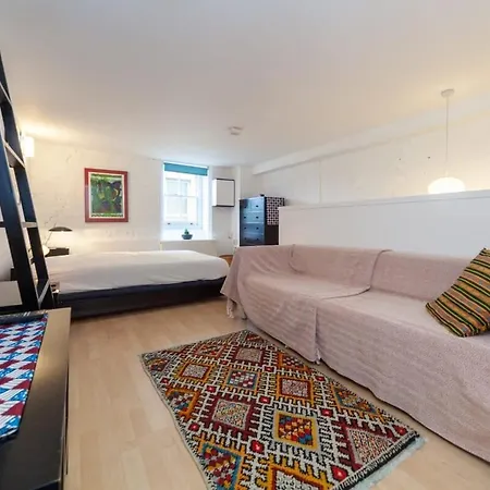 Charming 1 Bedroom In Old School House Apartment *