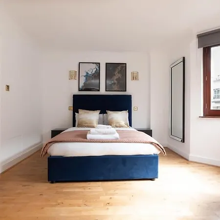 Spacious 1 Bed Mayfair With Balcony