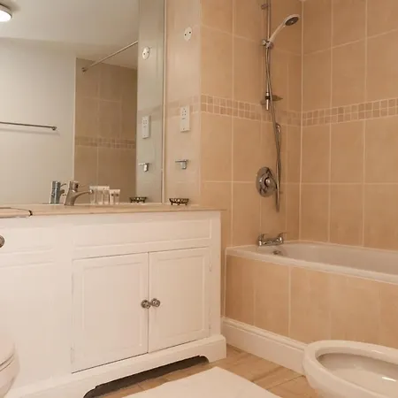 Spacious 1 Bed Mayfair With Balcony * London