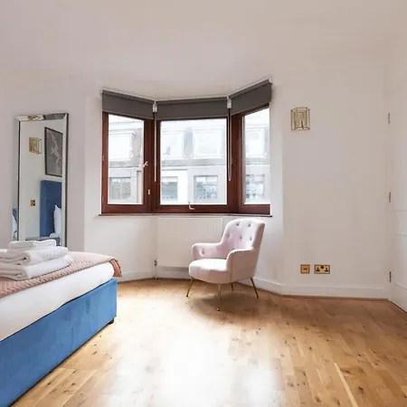 Spacious 1 Bed Mayfair With Balcony Apartment