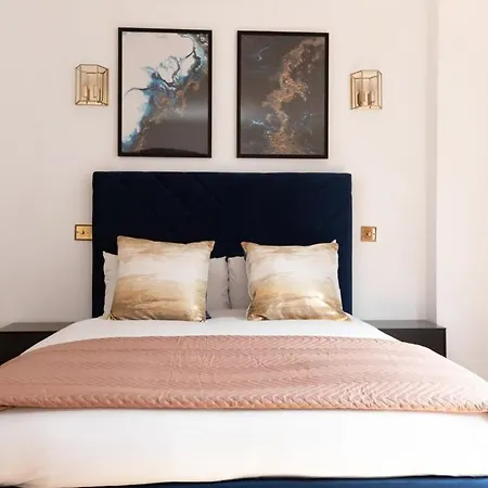 Spacious 1 Bed Mayfair With Balcony * London