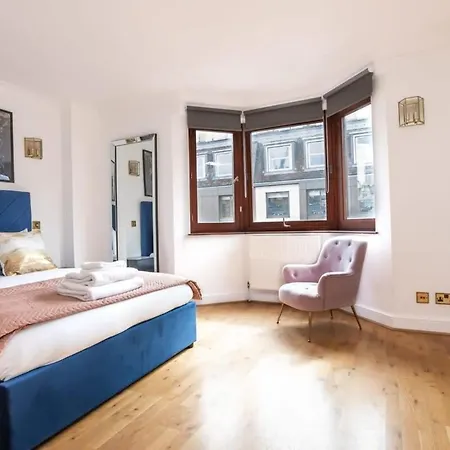 Spacious 1 Bed Mayfair With Balcony Apartment