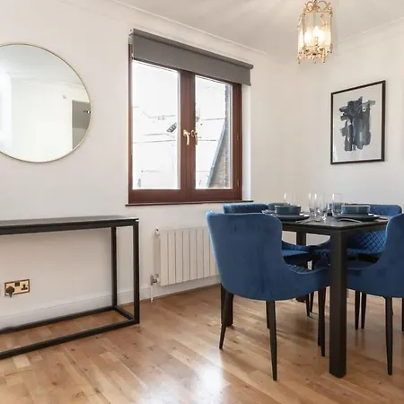 Spacious 1 Bed Mayfair With Balcony Apartment