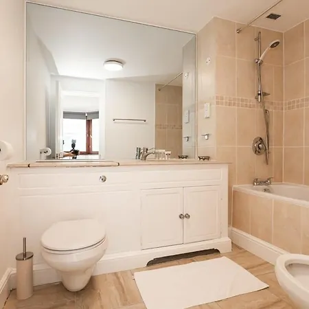 Apartment Spacious 1 Bed Mayfair With Balcony London