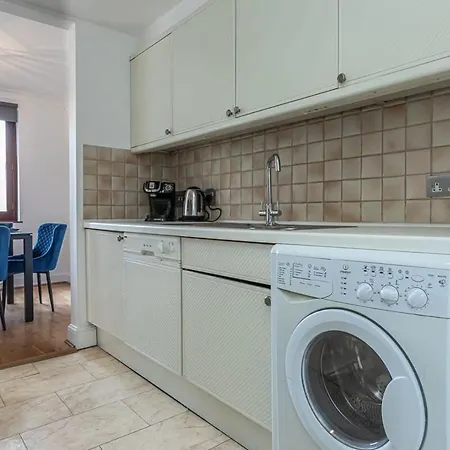 Spacious 1 Bed Mayfair With Balcony * London