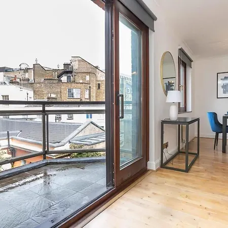 Spacious 1 Bed Mayfair With Balcony Apartment *
