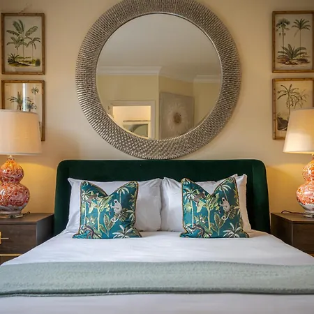 Luxury 3-bedroom House In Belgravia Prime Location And Stylish Apartment