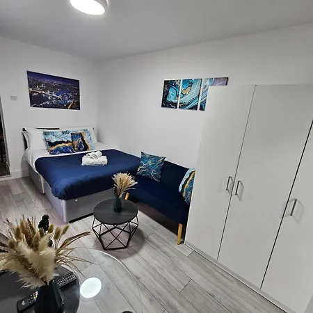Cozy Ground-floor Studio, Excellent Access *