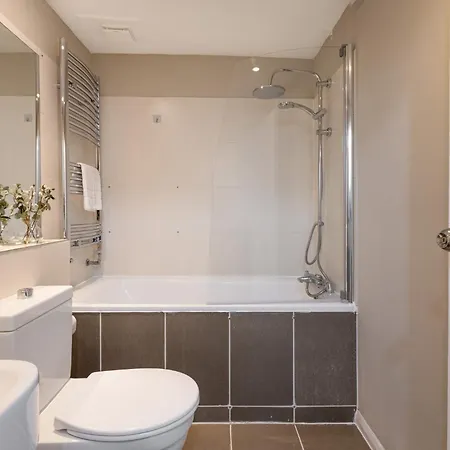 Bright & Stylish 1br, 5min Kensington Olympia Tube * London