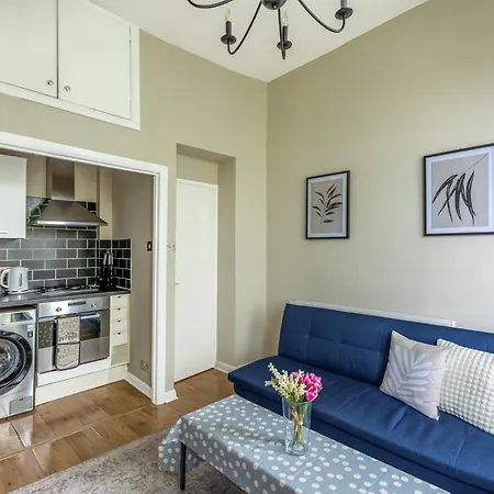 Bright & Stylish 1br, 5min Kensington Olympia Tube *