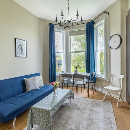 Bright & Stylish 1br, 5min Kensington Olympia Tube *
