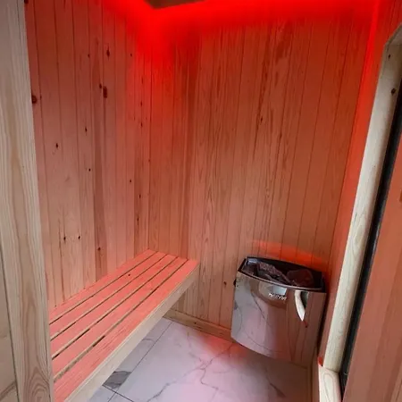 Peaceful Retreat With Hot Tub And Sauna Apartment