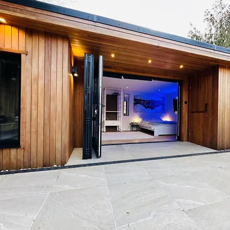 Peaceful Retreat With Hot Tub And Sauna