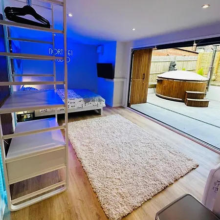 Apartment Peaceful Retreat With Hot Tub And Sauna