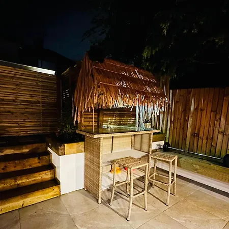 Peaceful Retreat With Hot Tub And Sauna Apartment *