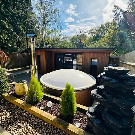 Peaceful Retreat With Hot Tub And Sauna