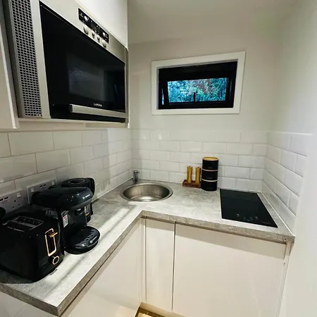 Peaceful Retreat With Hot Tub And Sauna Edgware