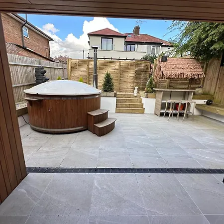 Peaceful Retreat With Hot Tub And Sauna * Edgware