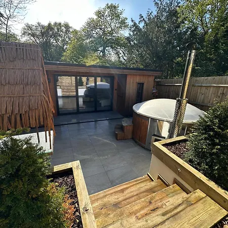 Peaceful Retreat With Hot Tub And Sauna Apartment Edgware