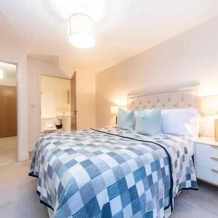 Apartment Pass The Keys Modern 2 Bedroom And 2 Bath In London
