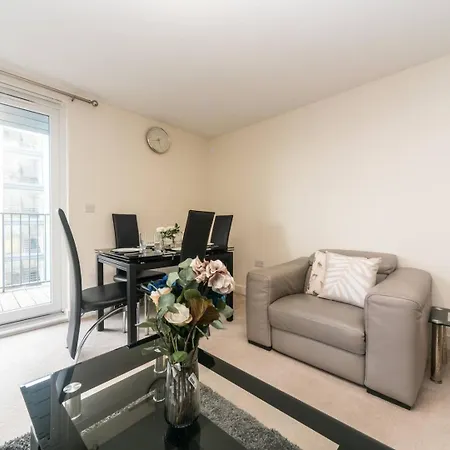 Pass The Keys Modern 2 Bedroom And 2 Bath In London * Edgware