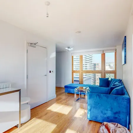 Stylish 2bed Penthouse With Private Roof Terrace In Canary Wharf * London