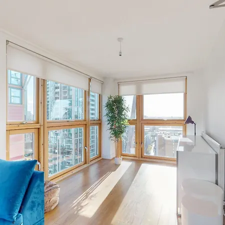 Stylish 2bed Penthouse With Private Roof Terrace In Canary Wharf Apartment London