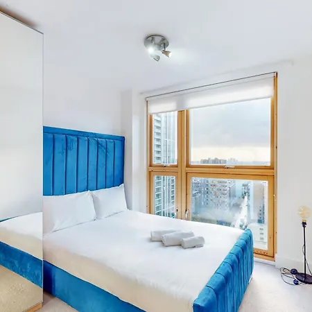 Apartment Stylish 2bed Penthouse With Private Roof Terrace In Canary Wharf *