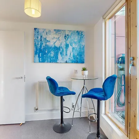 Stylish 2bed Penthouse With Private Roof Terrace In Canary Wharf Apartment London