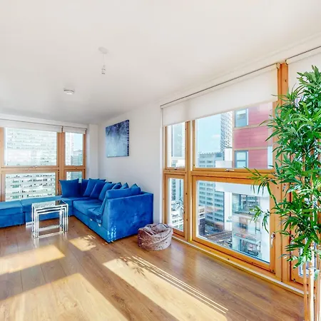 Stylish 2bed Penthouse With Private Roof Terrace In Canary Wharf London