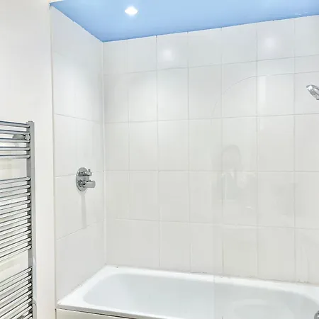 Modern Patio Flat Close To Tower Bridge