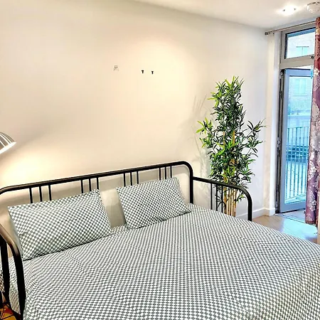 Modern Patio Flat Close To Tower Bridge * London