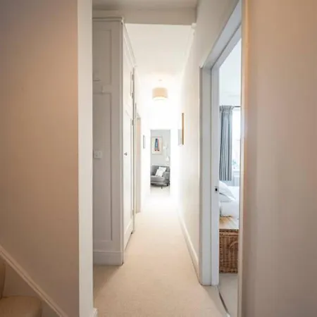 Pass The Keys Spacious Dulwich Family House With Pool Holiday home