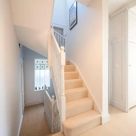 Pass The Keys Spacious Dulwich Family House With Pool * London