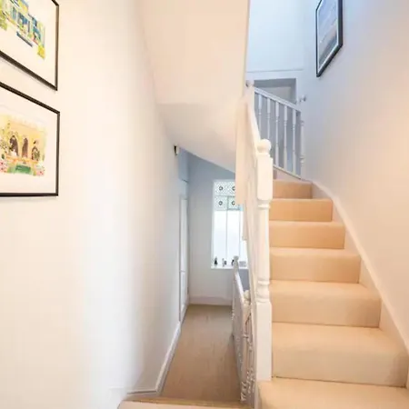 Pass The Keys Spacious Dulwich Family House With Pool Holiday home London