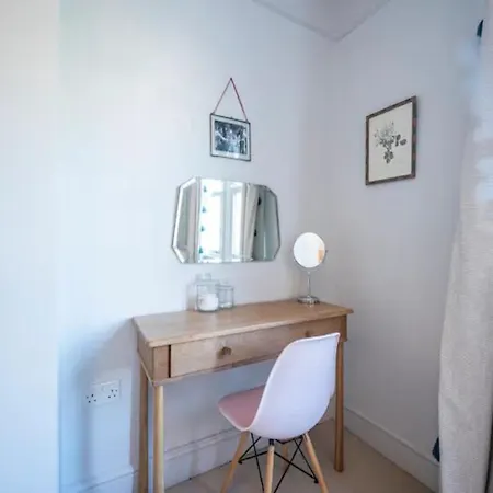 Pass The Keys Spacious Dulwich Family House With Pool London
