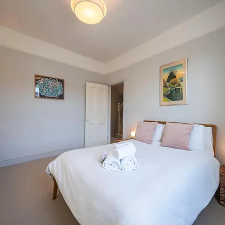 Pass The Keys Spacious Dulwich Family House With Pool *