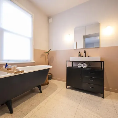 Pass The Keys Spacious Dulwich Family House With Pool Holiday home