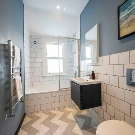 Pass The Keys Spacious Dulwich Family House With Pool