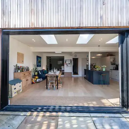 Pass The Keys Spacious Dulwich Family House With Pool London