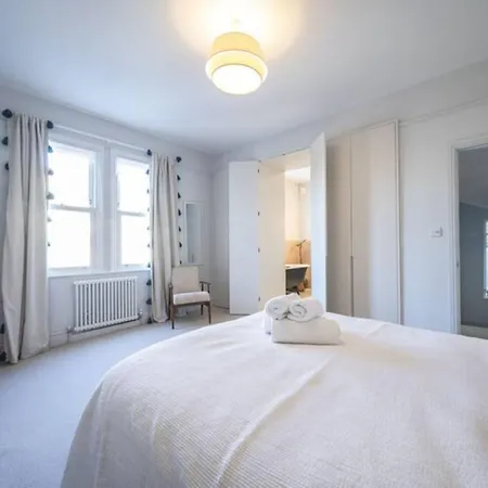 Pass The Keys Spacious Dulwich Family House With Pool Holiday home *