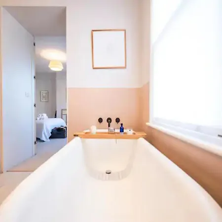 Pass The Keys Spacious Dulwich Family House With Pool * London