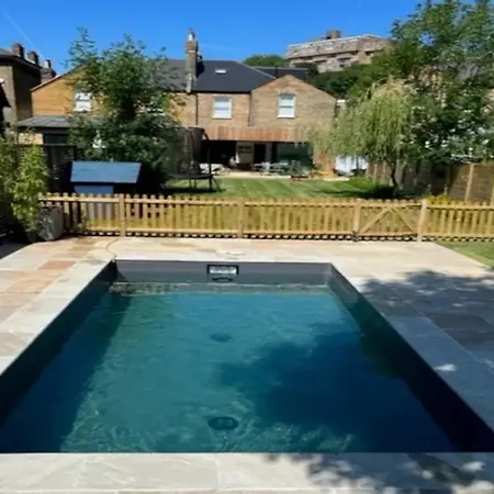 Pass The Keys Spacious Dulwich Family House With Pool Holiday home London