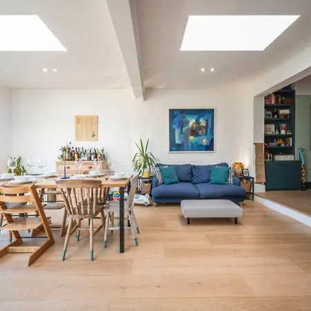 Pass The Keys Spacious Dulwich Family House With Pool Holiday home