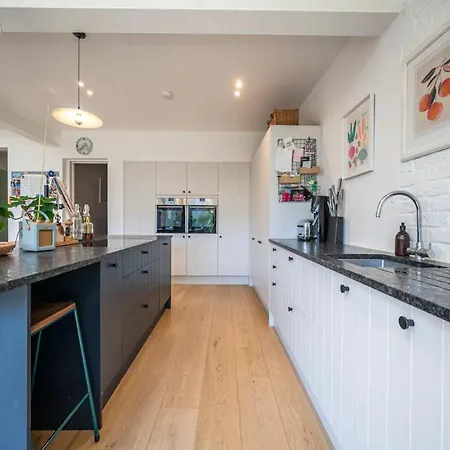 Pass The Keys Spacious Dulwich Family House With Pool *