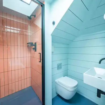 Holiday home Pass The Keys Spacious Dulwich Family House With Pool London