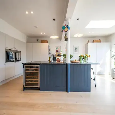 Pass The Keys Spacious Dulwich Family House With Pool * London