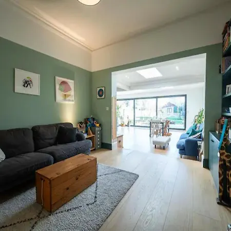 Pass The Keys Spacious Dulwich Family House With Pool Holiday home London
