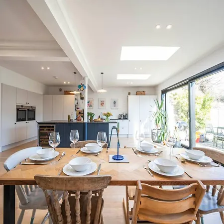 Pass The Keys Spacious Dulwich Family House With Pool London