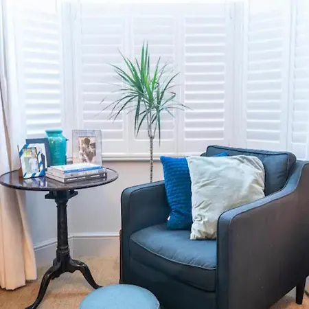 Holiday home Pass The Keys Spacious Dulwich Family House With Pool London